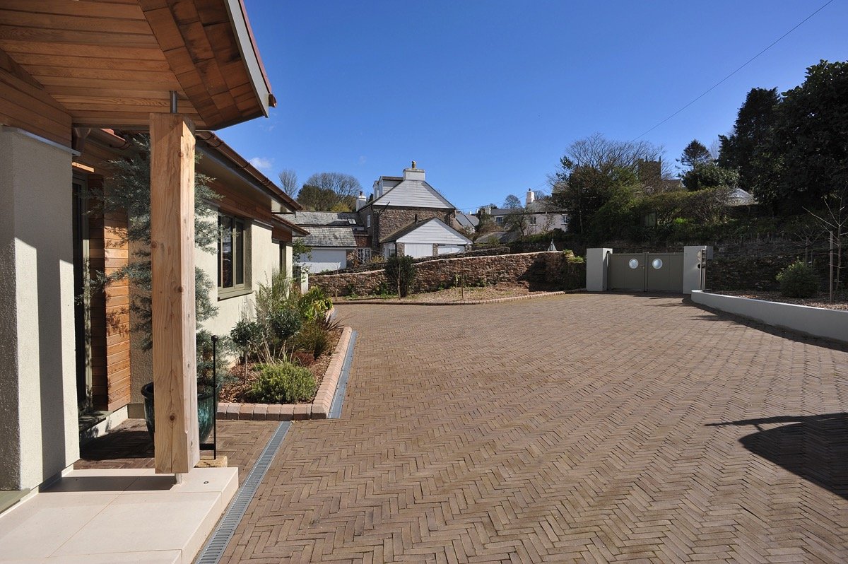 Contemporary Waterside Property